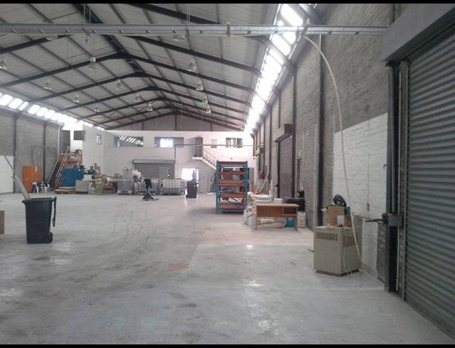 1,200M² WAREHOUSE TO LET IN OTTERY